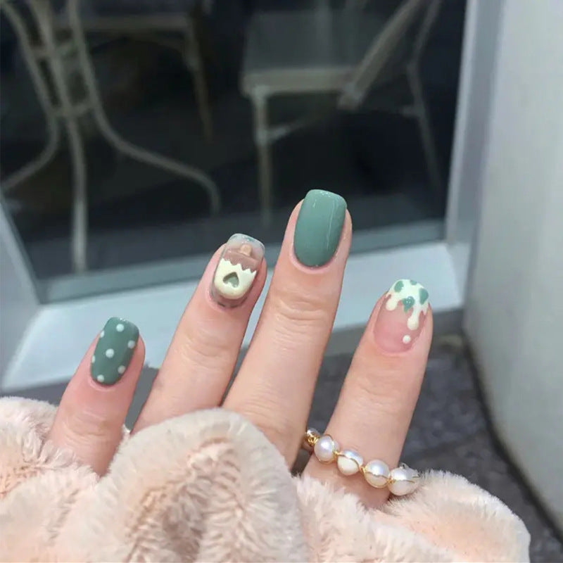 Kunstnagelset mit detailreichem Design Brehn