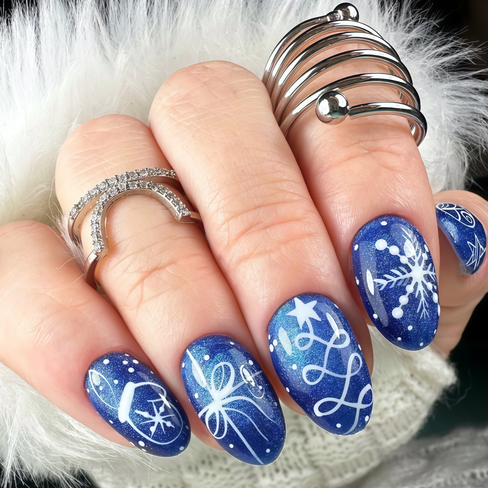 Kunstnägel mit Festlichem Winterdesign Brehn