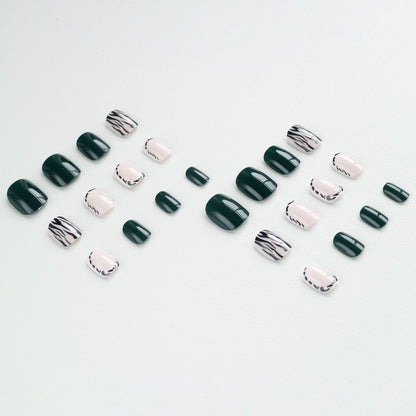 Künstlerisches Nail Art Set mit geometrischen Mustern
