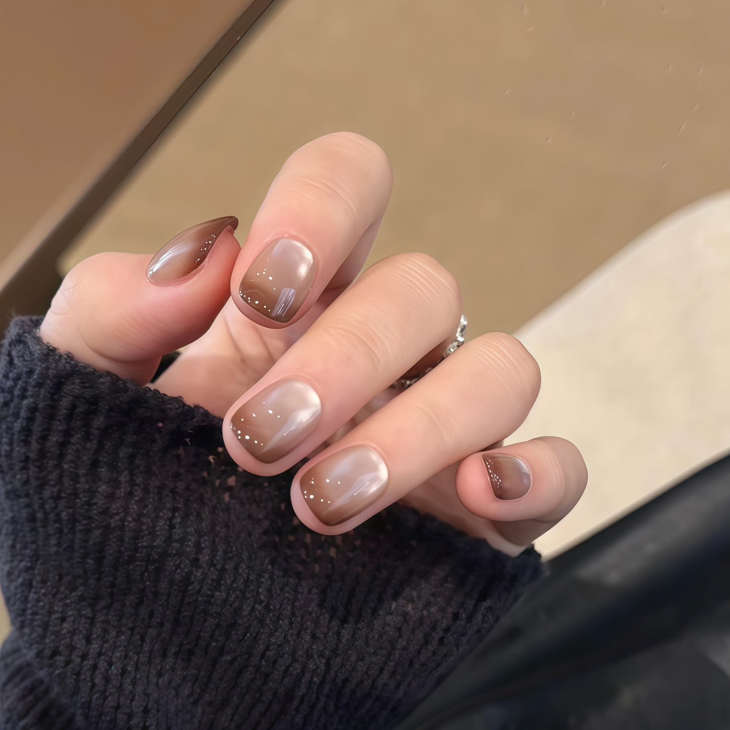 Kunstnägel mit Elegantem Farbverlauf und Glitzerelementen Brehn