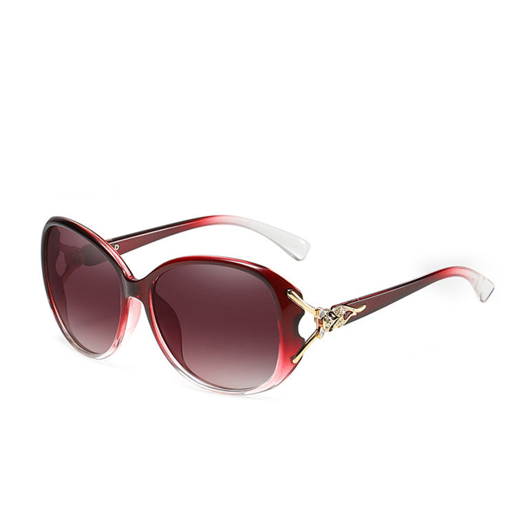 Damen Cat-Eye Sonnenbrille mit luxuriösen goldenen Akzenten Brehn