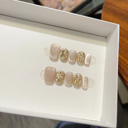 Elegantes Press-On Nagelset mit dekorativen Akzenten Brehn
