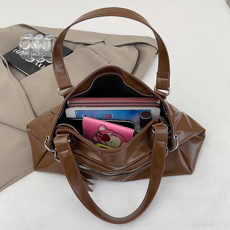 Schlanke Ledertasche