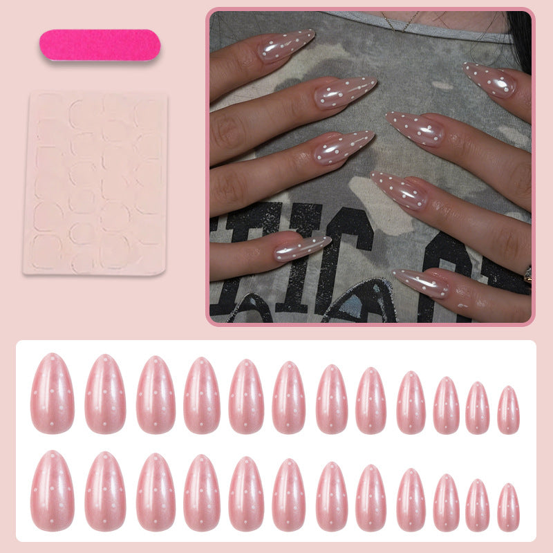 Künstliche Fingernägel mit Modernem Punktedesign Brehn