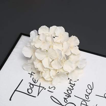 Elegante dekorative Blumenarrangement