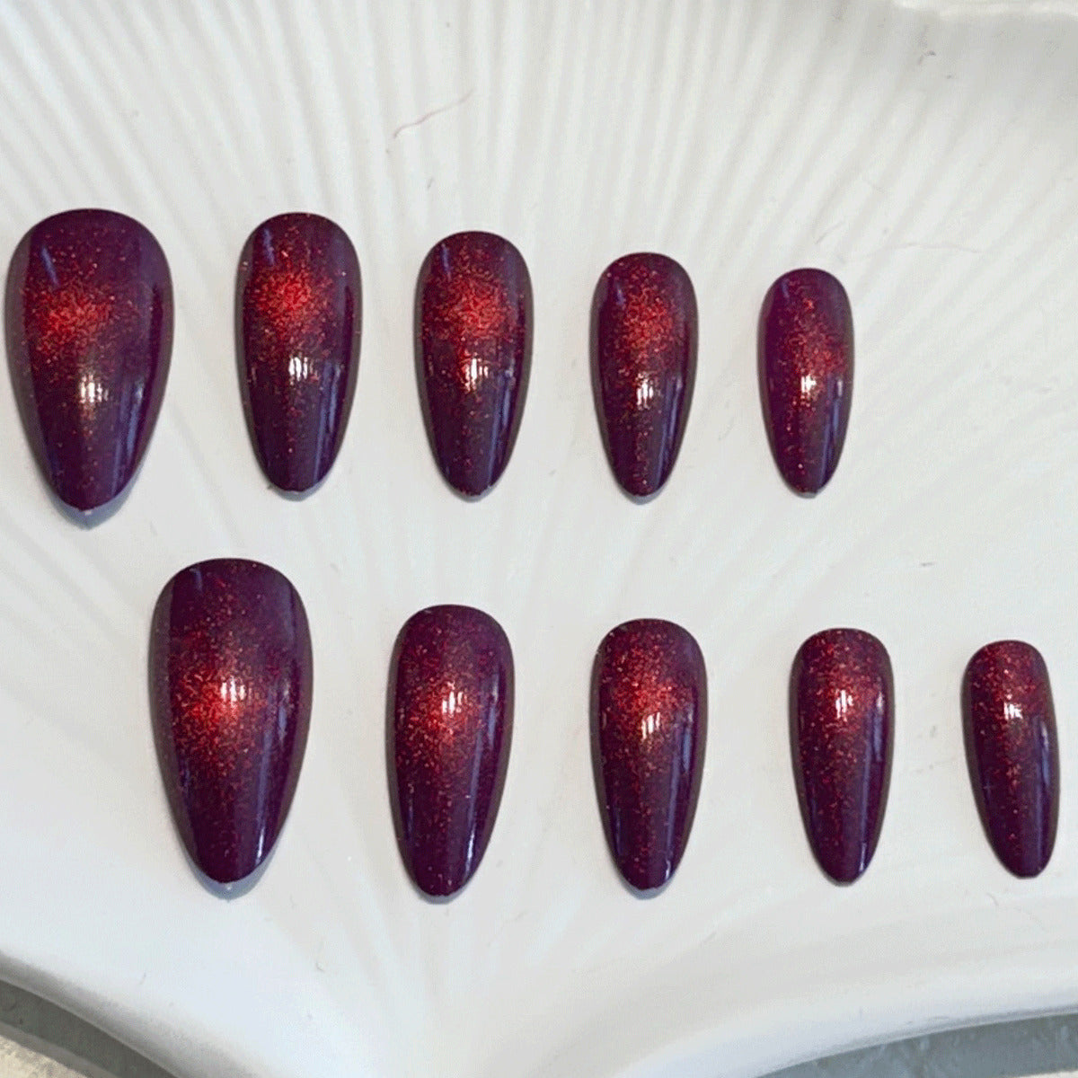 Glamouröse Ombre Stiletto-Nagelverlängerungen