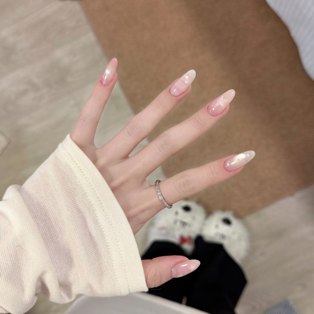 Elegante mandelförmige Press-On-Nagelerweiterungen