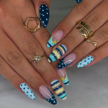 Künstlerische Nagelkunst