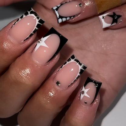 Elegantes Künstlerisches Press-On Nagelkunst Set Brehn