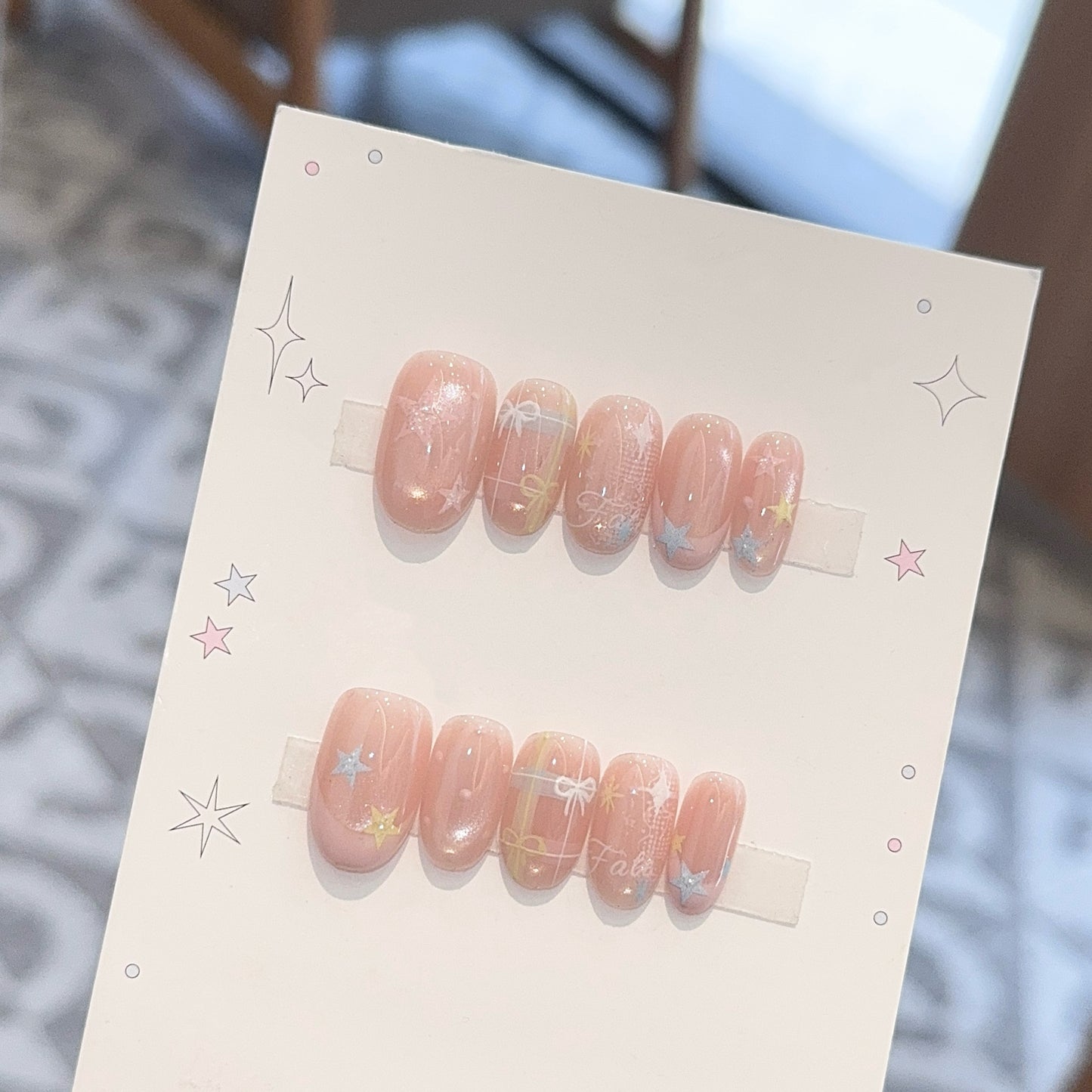 Kunstnägel mit Romantischen Sternen- und Glitzermotiven Brehn