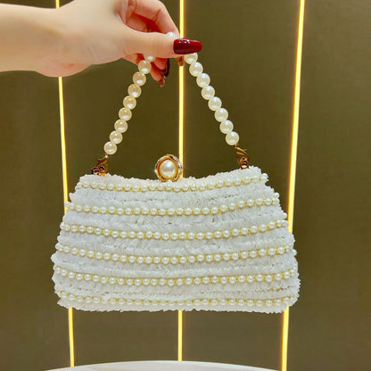 Elegante perlenverzierte Handtasche