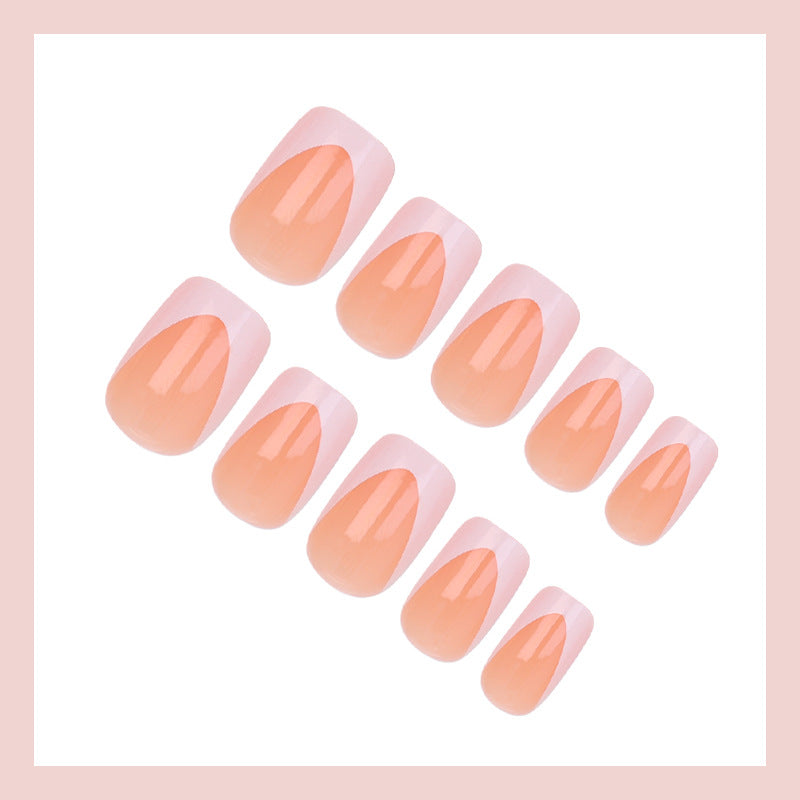 Kunstnagelset mit eleganter French-Optik Brehn