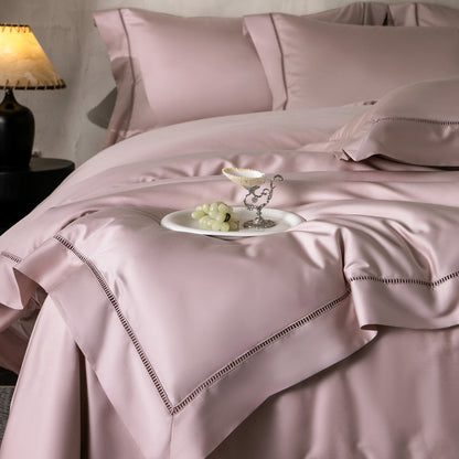 Luxuriöses seidiges Satin Bettdeckenbezug-Set mit Leiterstich-Saum und dekorativer Rüsche