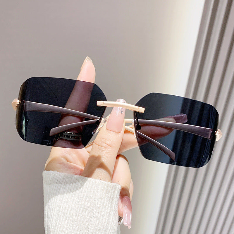 Damen modische quadratische Sonnenbrille mit verziertem Metallrahmen Brehn