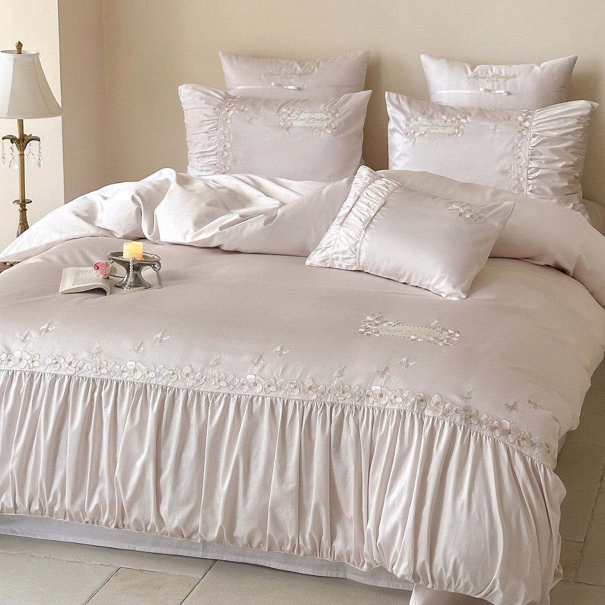 Bestickte Satin-Feel Rüschende Bettbezug Set mit Dekorativen Kissenbezügen