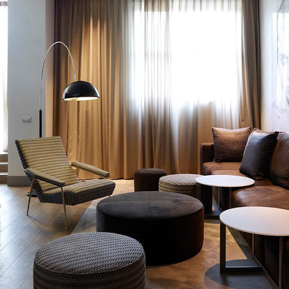 Bogenförmige moderne Stehlampe