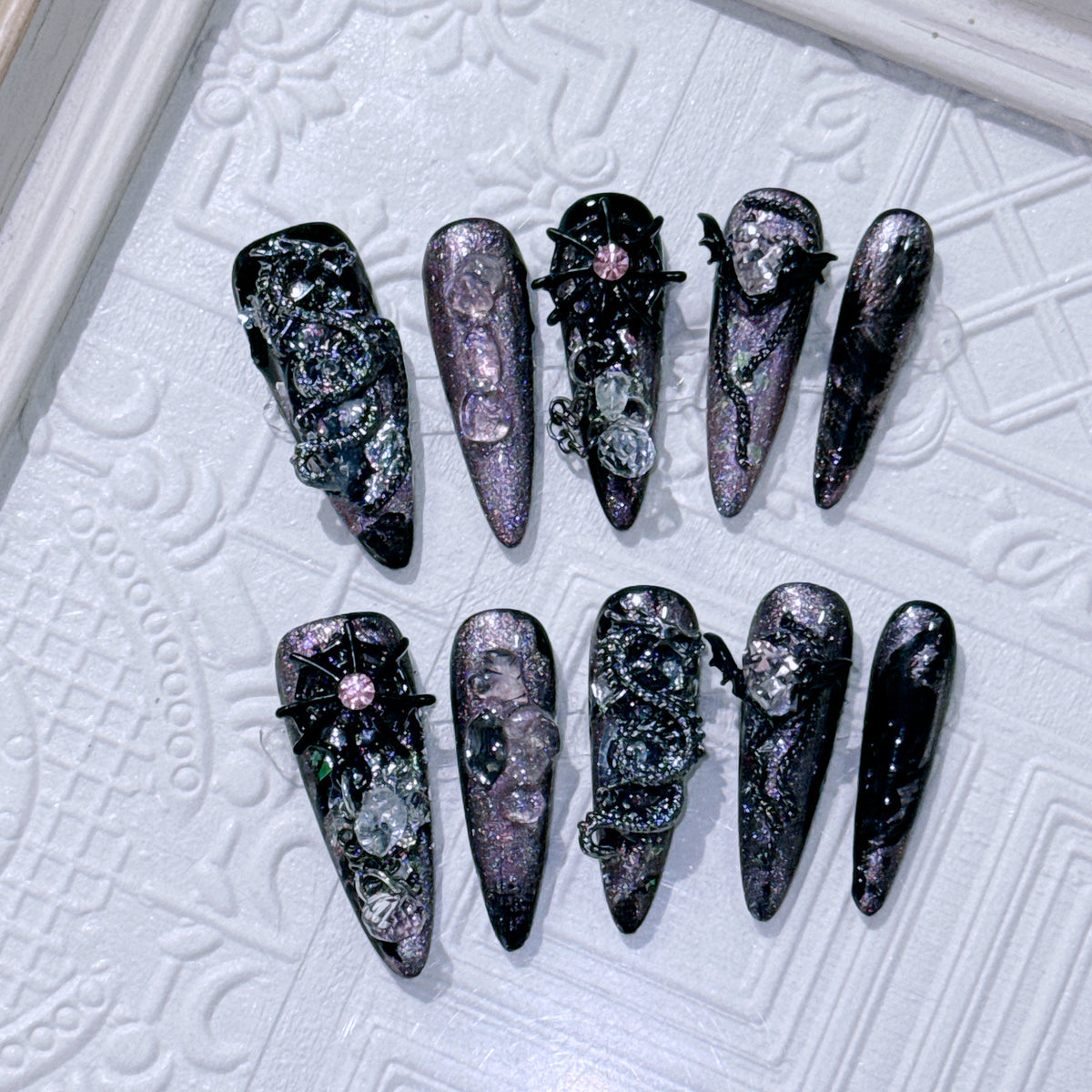 Gothic-inspiriertes dekoratives Spinnen-Nagelkunst-Set