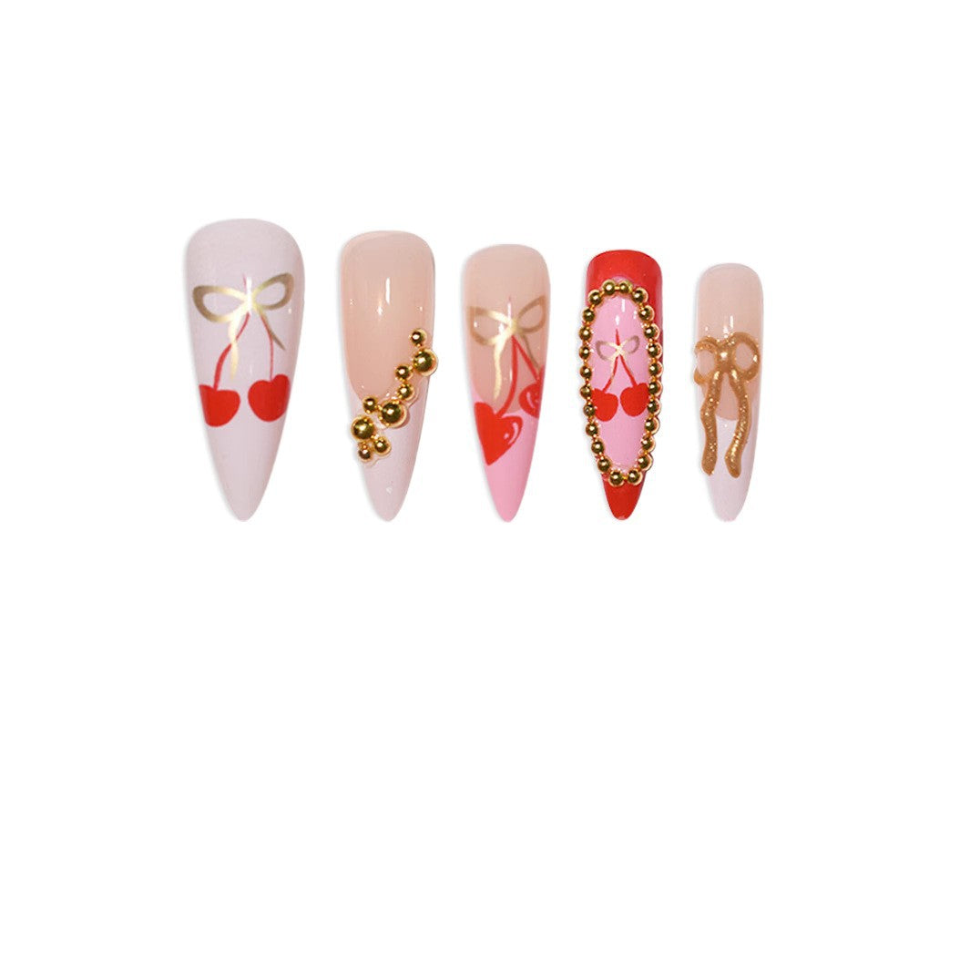 Elegante goldverzierte Nagelverlängerungen Brehn