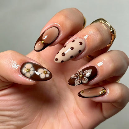 Elegantes blumeninspiriertes Stiletto-Press-On-Nagelkunstset Brehn