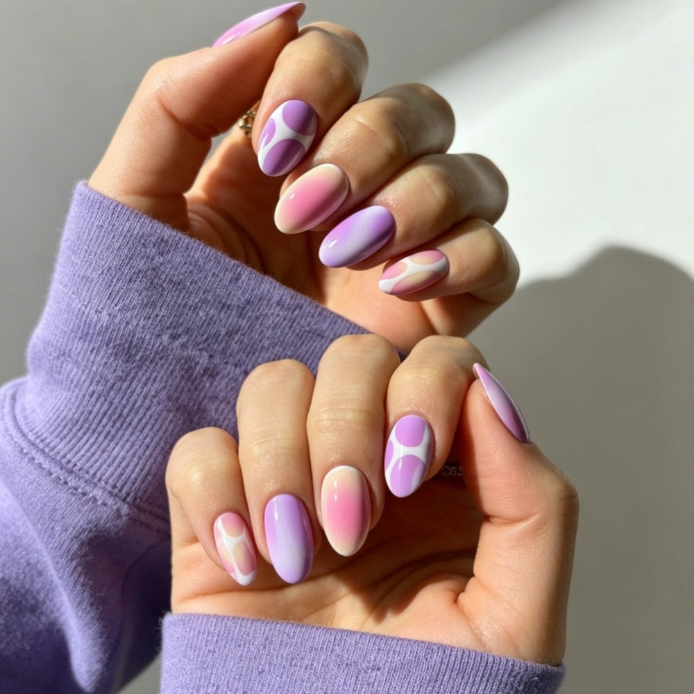 Künstlerisches Glänzendes Press-On-Nagelset mit Dekorativen Abstrakten Mustern Brehn