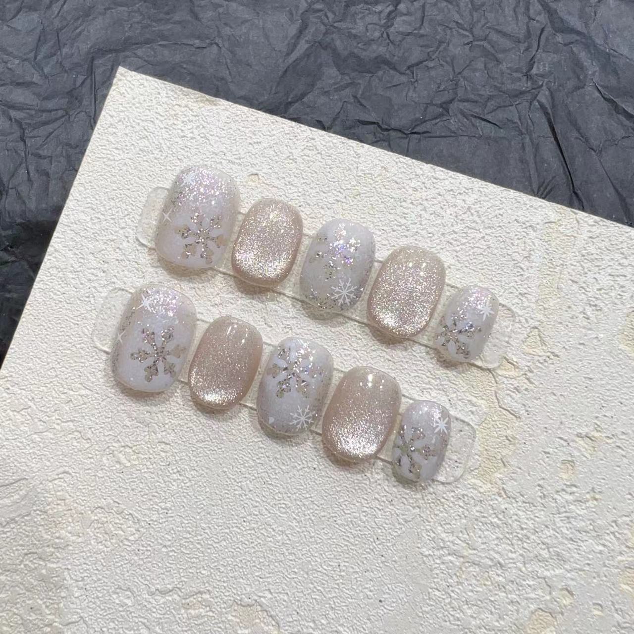 Schickes Glitzer-Press-On-Nagelset mit Schneeflocken-Design Brehn
