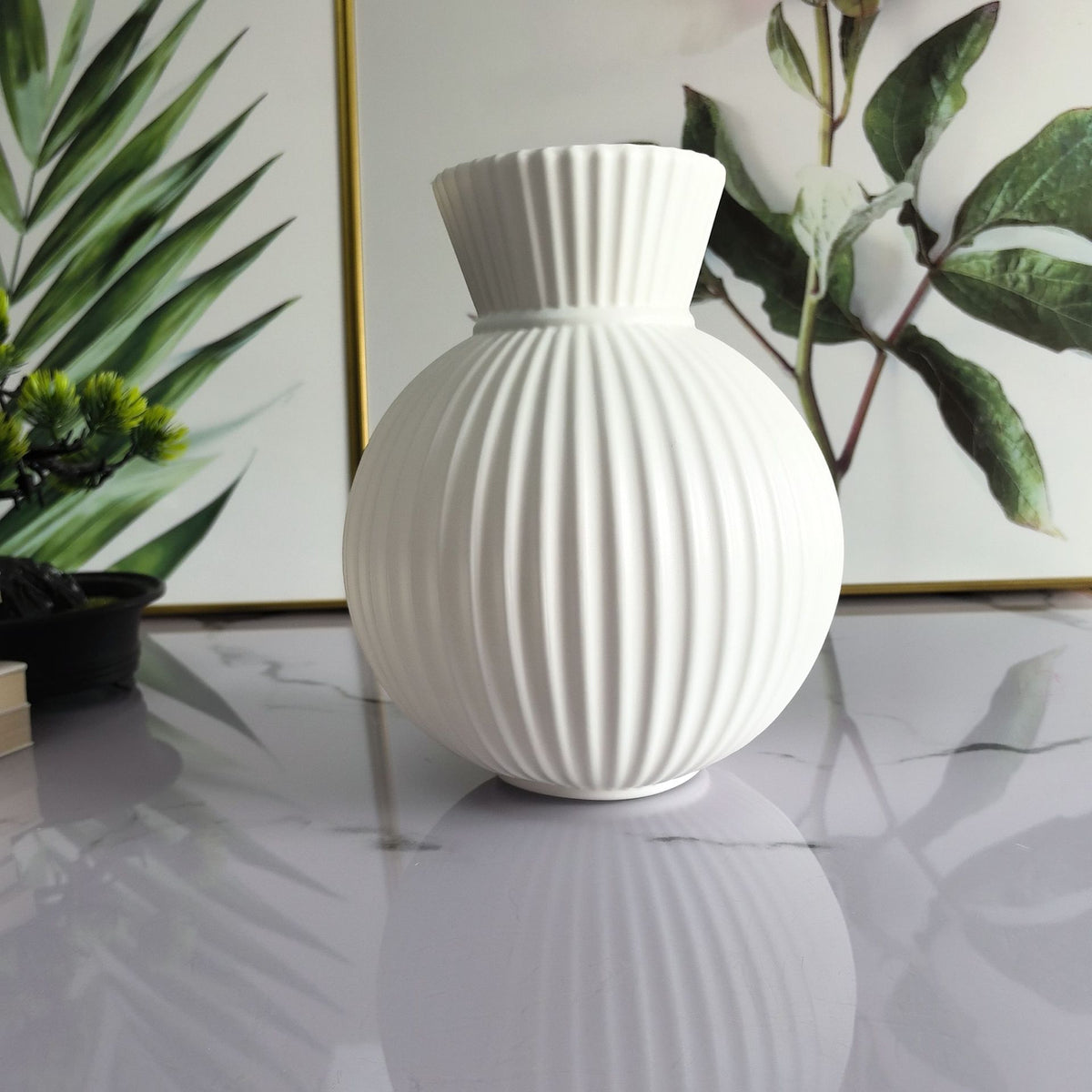Elegante gerippte Keramikvase Brehn