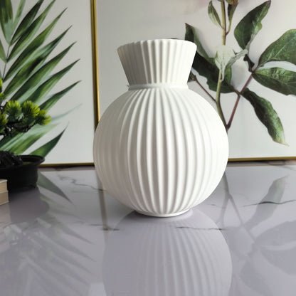 Elegante gerippte Keramikvase Brehn
