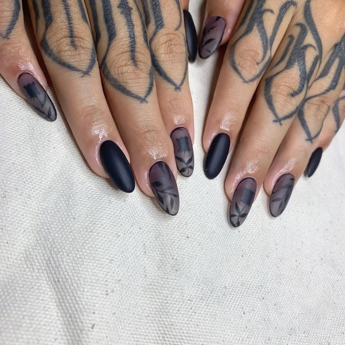 Künstlerisches, blumeninspiriertes Nagelkunst-Set