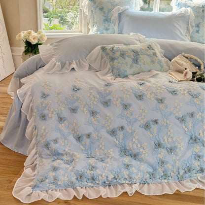 Luxuriöses romantisches Bettwäsche-Set mit bestickten Schmetterlingen und chiffonen Rüschen