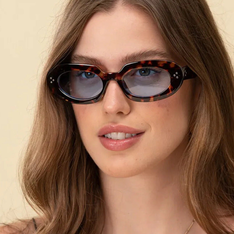 Damen modische Sonnenbrille mit einzigartigem ovalen Rahmen und schützenden Gläsern Brehn