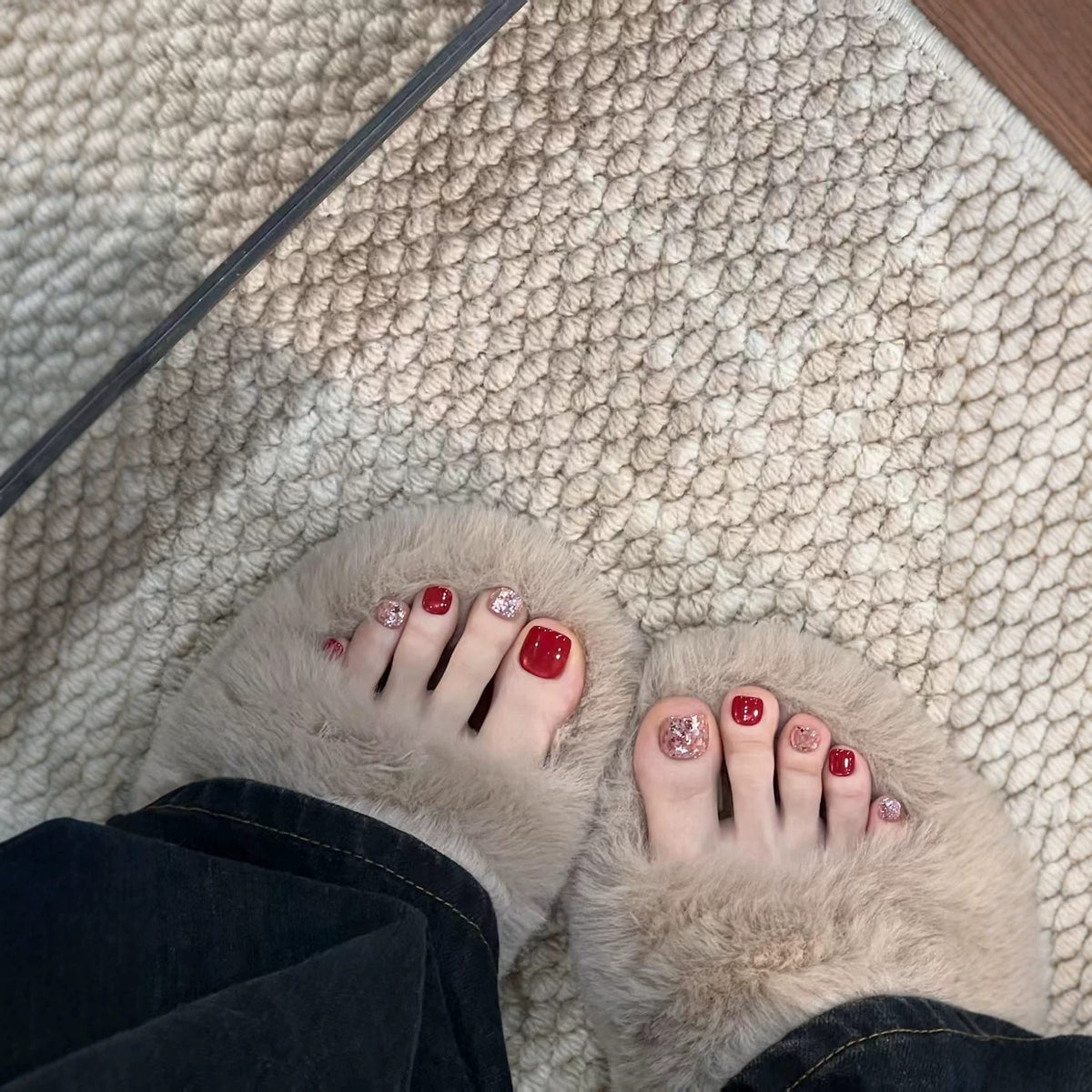 Glänzende Pediküre Nagelkunst