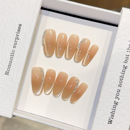 Elegante Kunstnagelspitzen mit Glitzerdetails Brehn