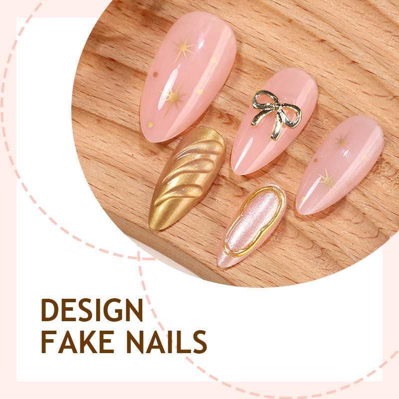 Kunstnagelset mit eleganten goldenen Akzenten Brehn