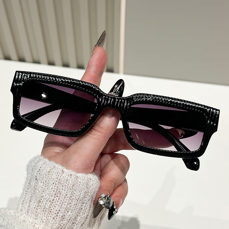 Damen stylische Sonnenbrille mit strukturiertem Rahmen Brehn