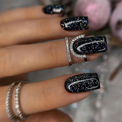 Glitzernde Galaxy Nail Art Extensions