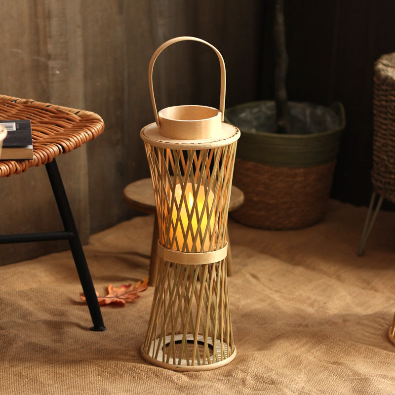 Elegante Laterne aus Rattan Brehn