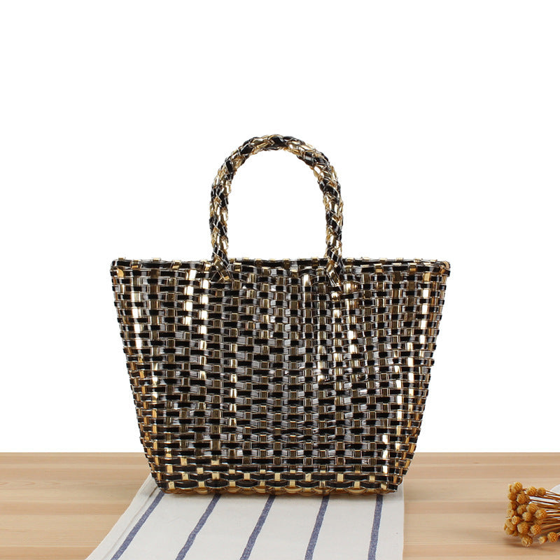 Handtasche Aus Geflochtenem Naturmaterial mit Eleganten Akzenten Brehn