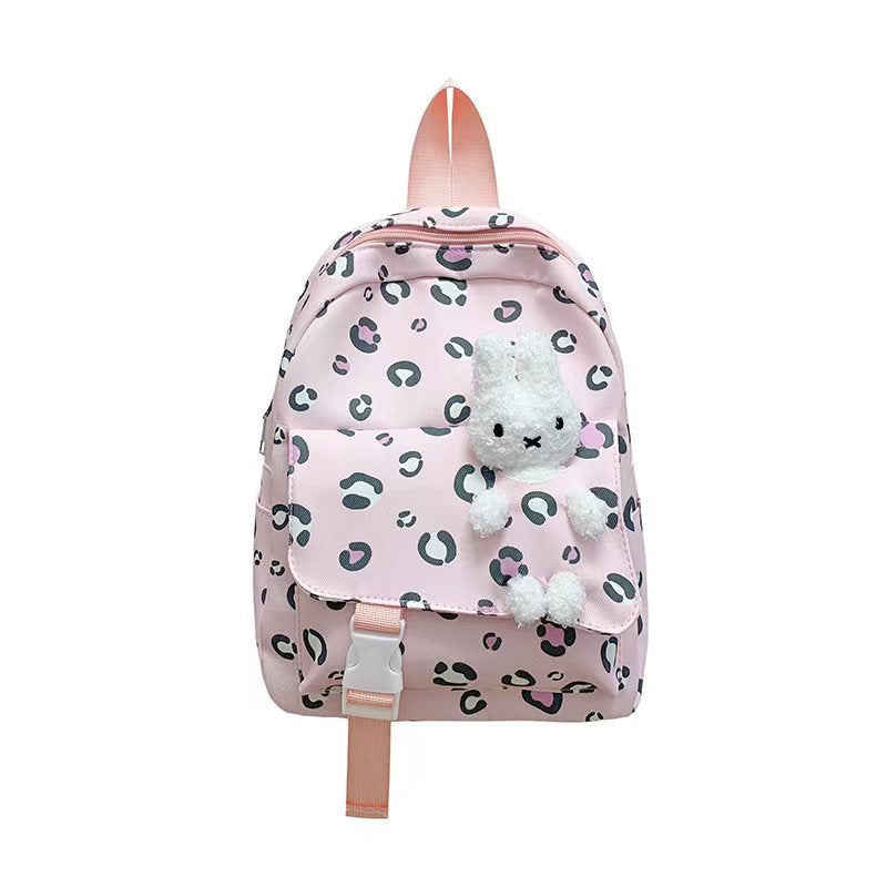 Rucksack mit Verspieltem Karomuster und Knuffigem Plüschanhänger Brehn