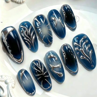 Glamouröse Kunstnägel mit einzigartigen Metallic-Akzenten Brehn