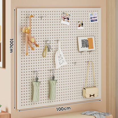 Wandmontiertes Lochplatten-Organisationspaneel mit modularen Haken