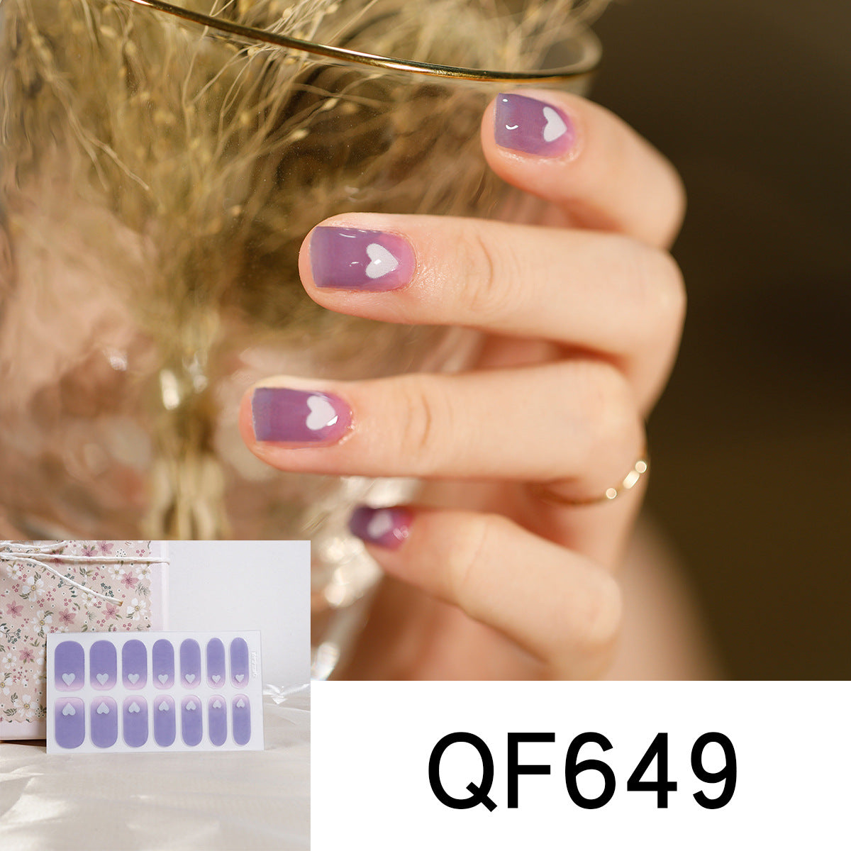 Künstliche Nagelkunst mit herzförmigen Designs und sanften Farbverläufen Brehn
