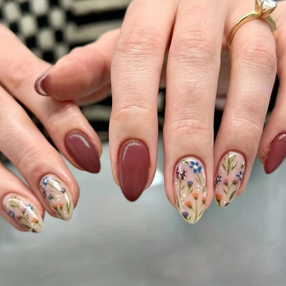 Blumenverziertes Nagelkunst-Set Brehn