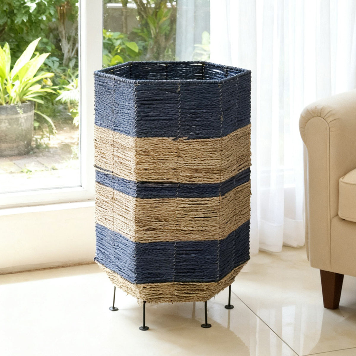 Stilvoller Wäschekorb aus Rattan mit Metallbeinen Brehn