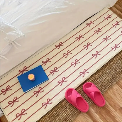 Weiche gestreifte Badematte mit Schleifen-Design