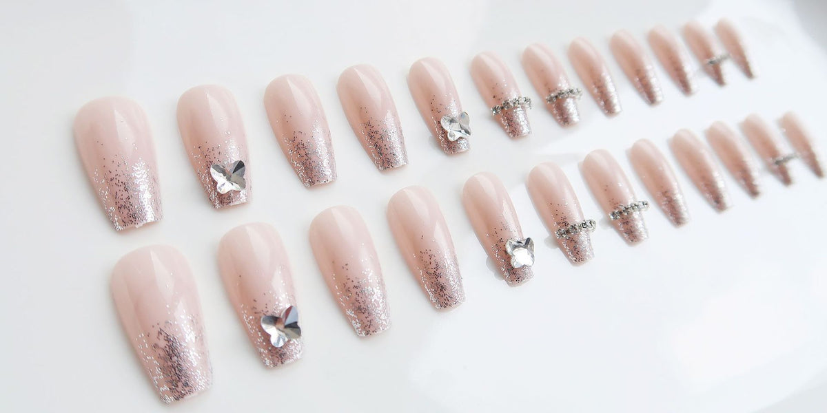 Glamouröse mit Strass verzierte Press-On Nagelset Brehn