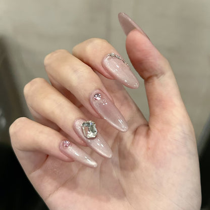 Elegantes Stiletto Press-On Nail Art Set mit glitzernden Akzenten Brehn