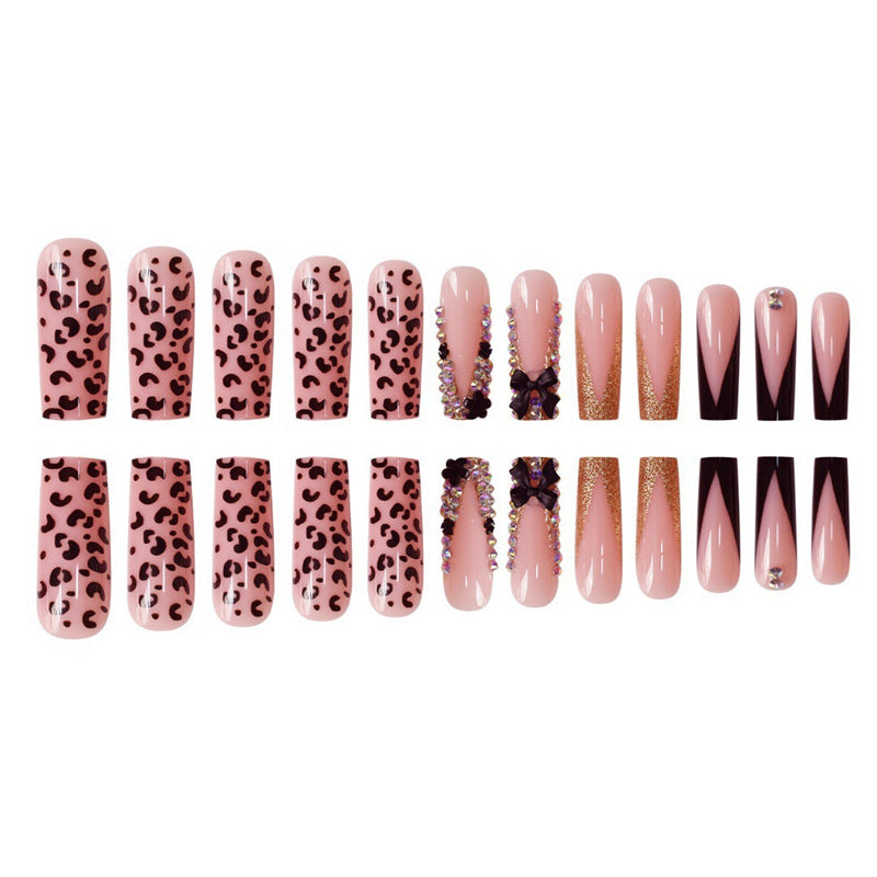 Glamouröses Press-On Nagelkunstset mit Strass- und Leopardenakzenten Brehn