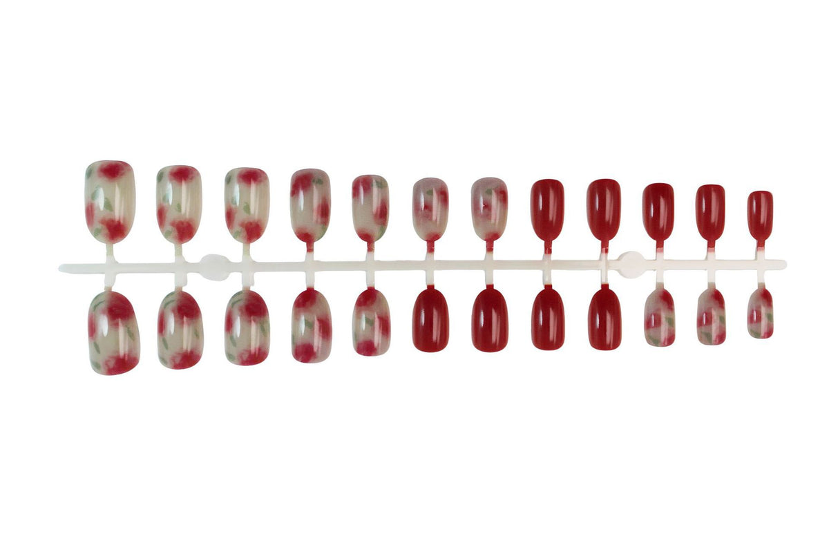 Kunstnagelset mit floralen Akzenten und glanzvollem Finish Brehn
