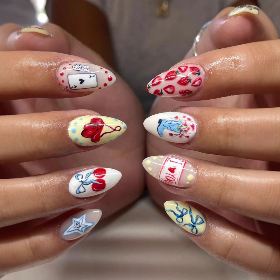 Kunstnagelset mit verspielten Motiven und kreativen Designs Brehn