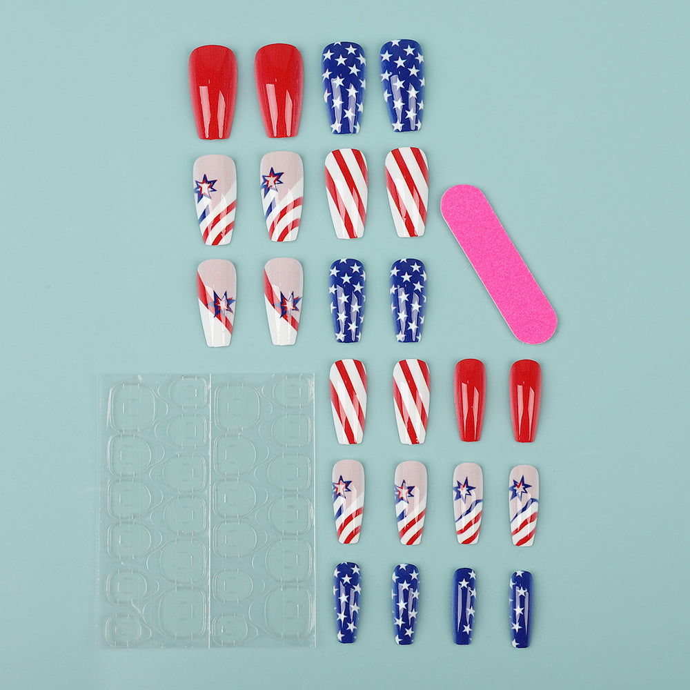 Kunstvolle Nagelspitzen im patriotischen Design Brehn